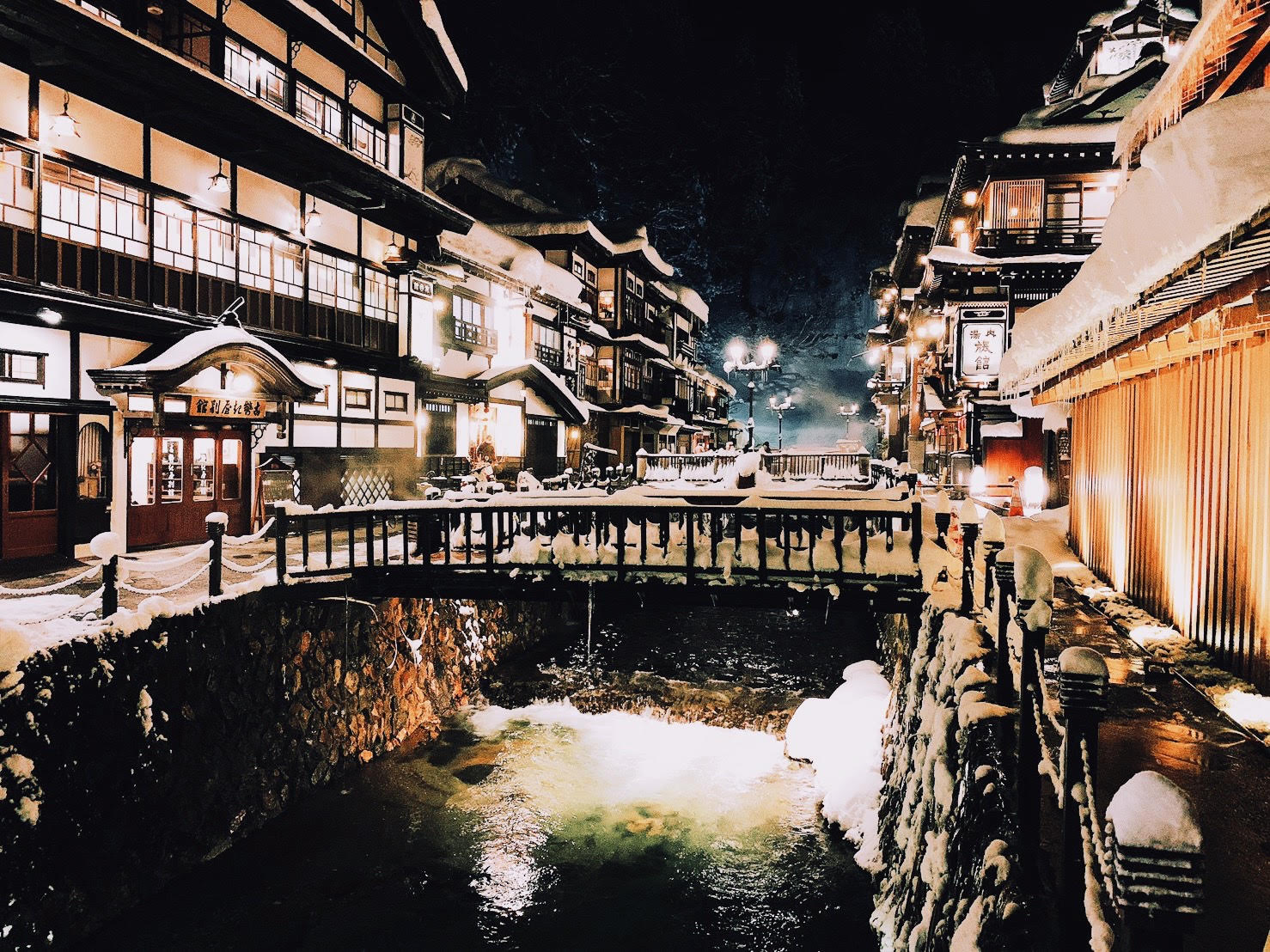 銀山温泉の冬の夜景