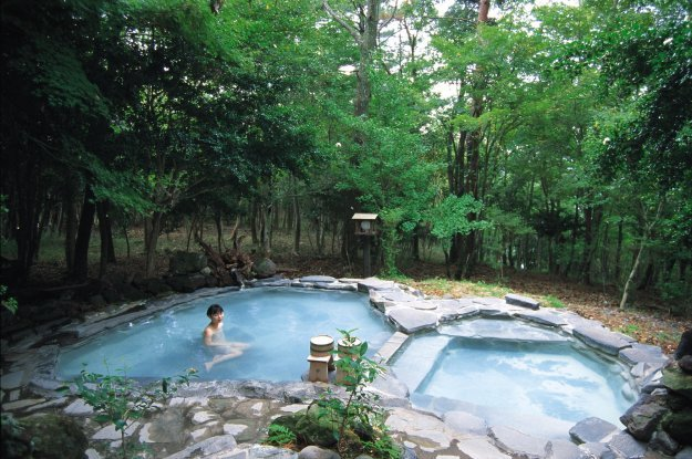 旅行人山荘の貸切露天風呂「赤松の湯」