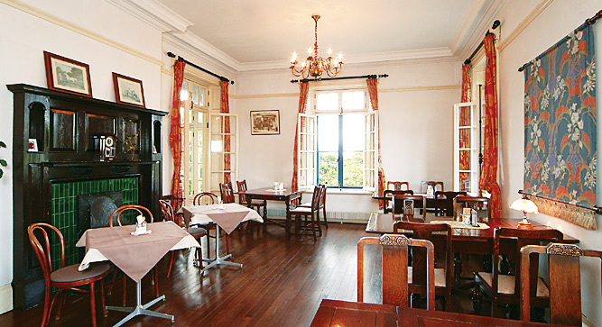 函館市旧イギリス領事館施設内のカフェ「ヴィクトリアンローズ」