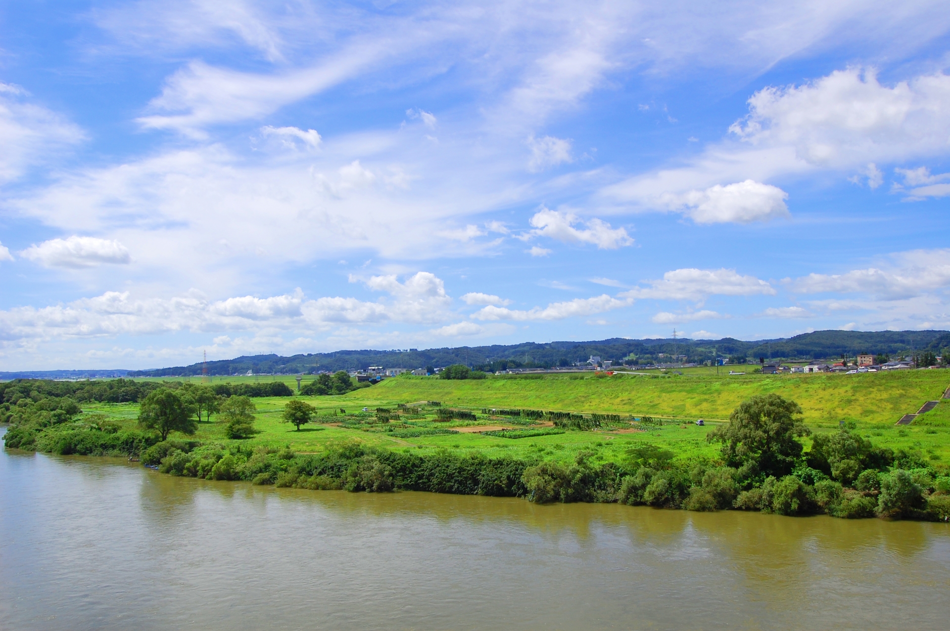 北上川と平泉の風景