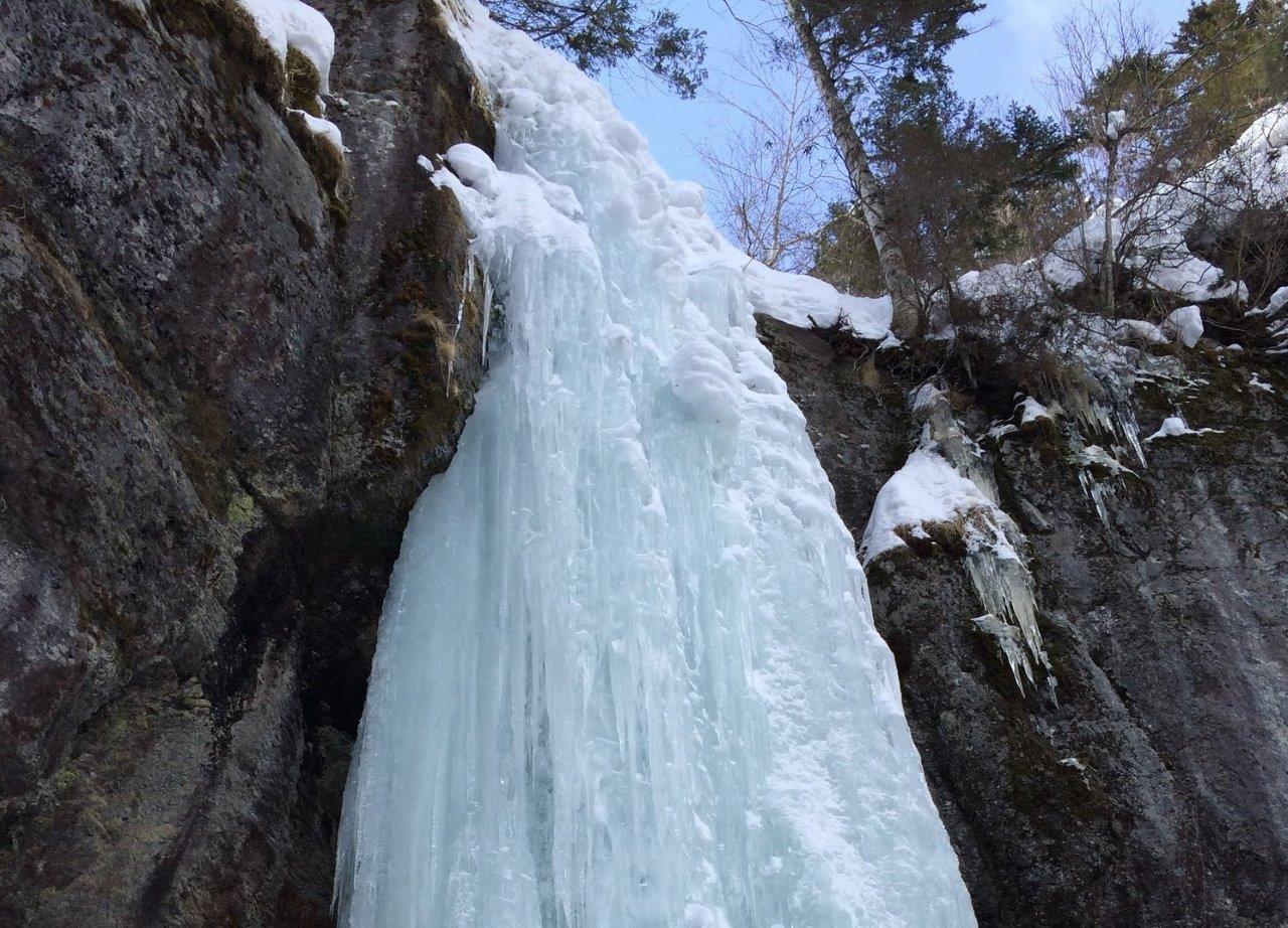 冬期は見事に凍った氷瀑を見ることが出来ます