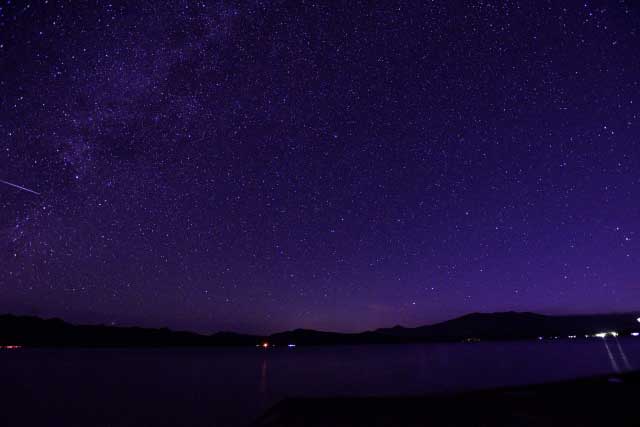 田沢湖から眺める満天の星空