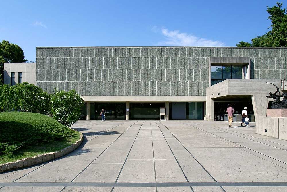 上野公園の一画に佇む美術館です