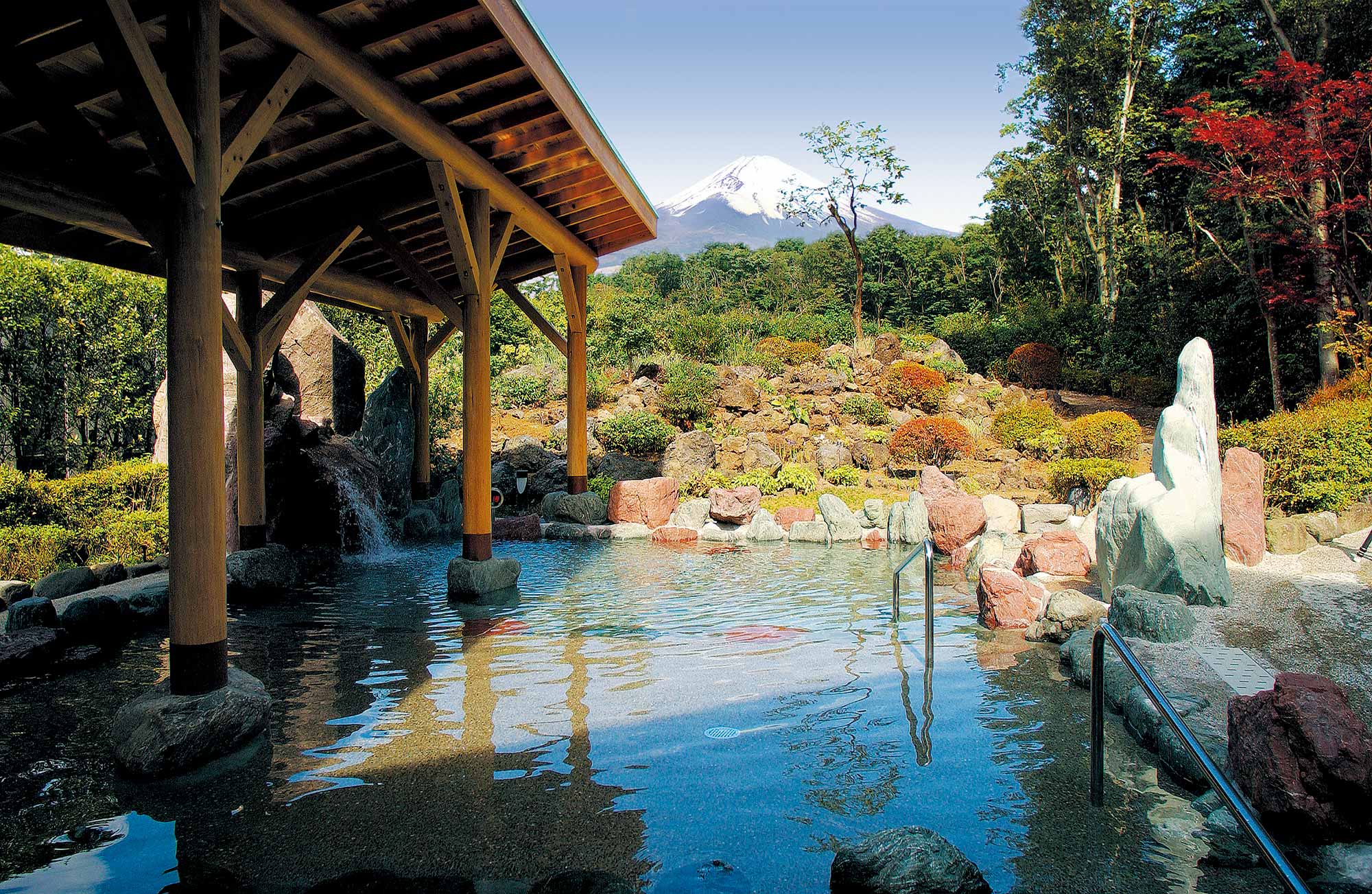 富士山の眺めが素晴らしい露天風呂