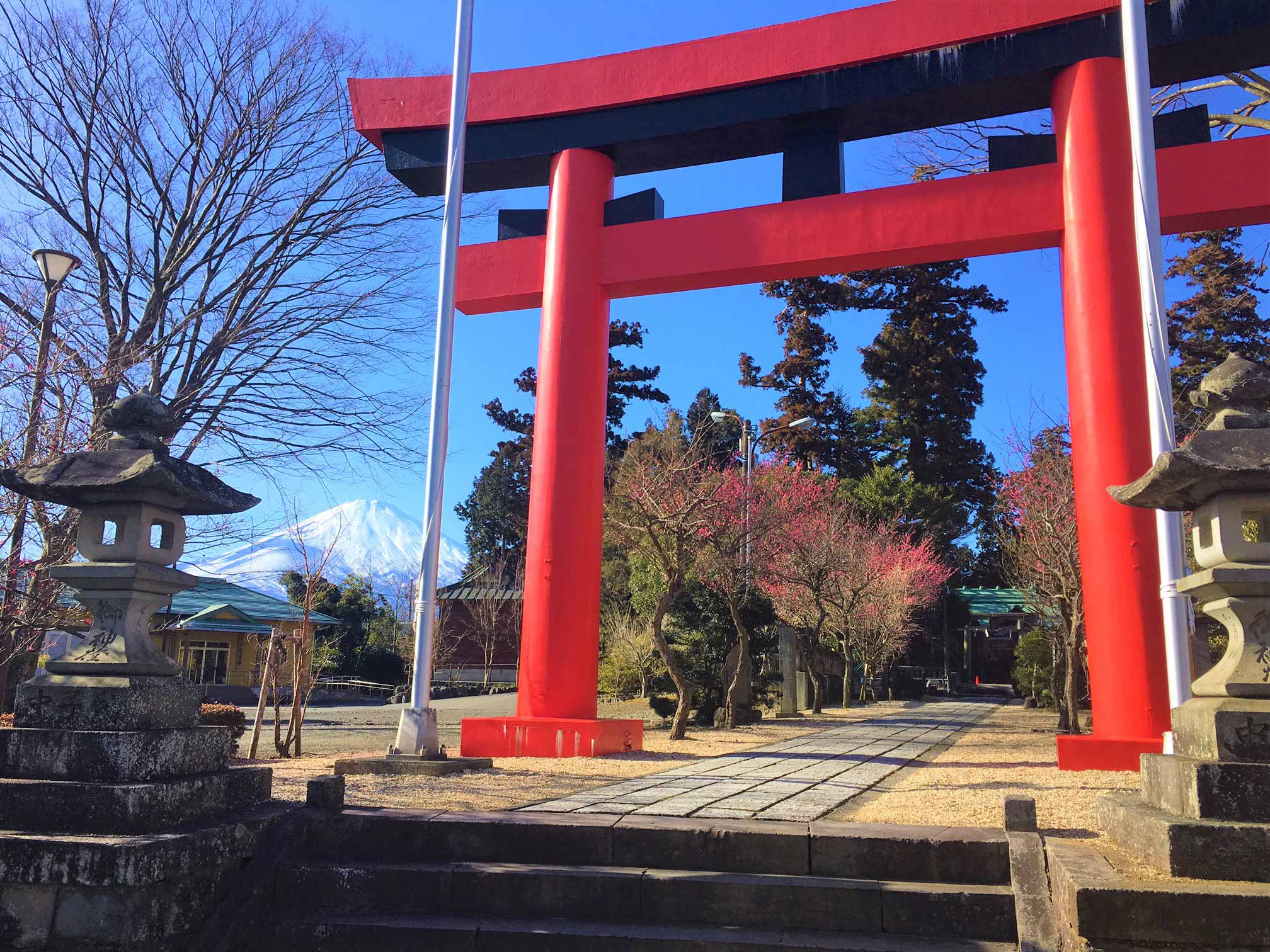 富士山の女神「コノハナサクヤヒメノミコト」をお祀りしています