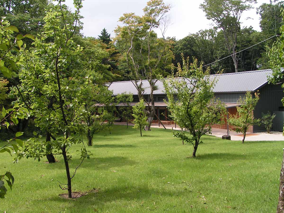美しい庭園と、元総理・岸信介が住んでいた数寄屋造りの邸宅