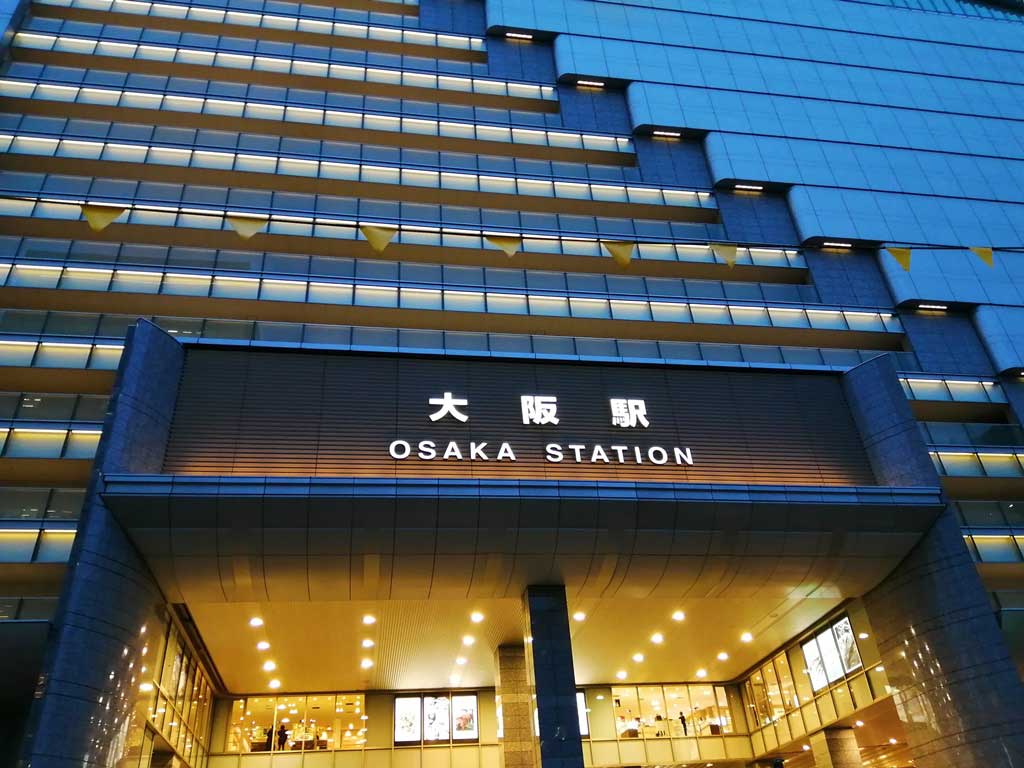 西日本最大都市のメインターミナルとして多くの人に利用されています