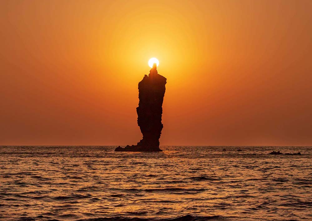 太陽の日が灯るローソク島