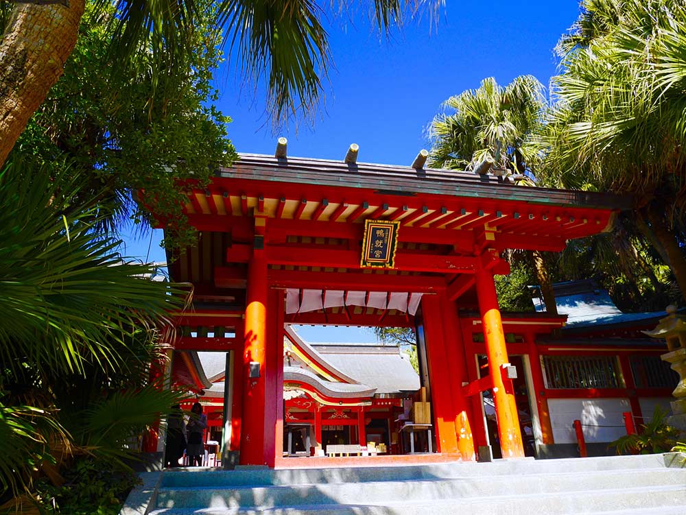縁結びの神様を祀る青島神社