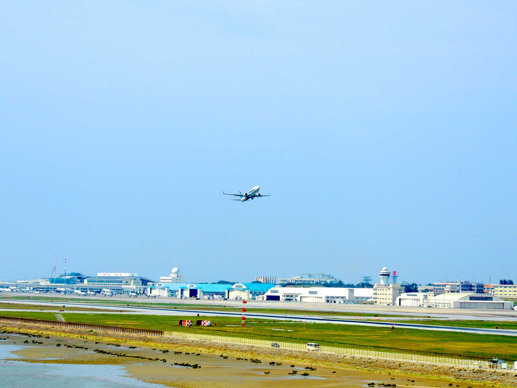 那覇空港は沖縄、八重山諸島の入り口です