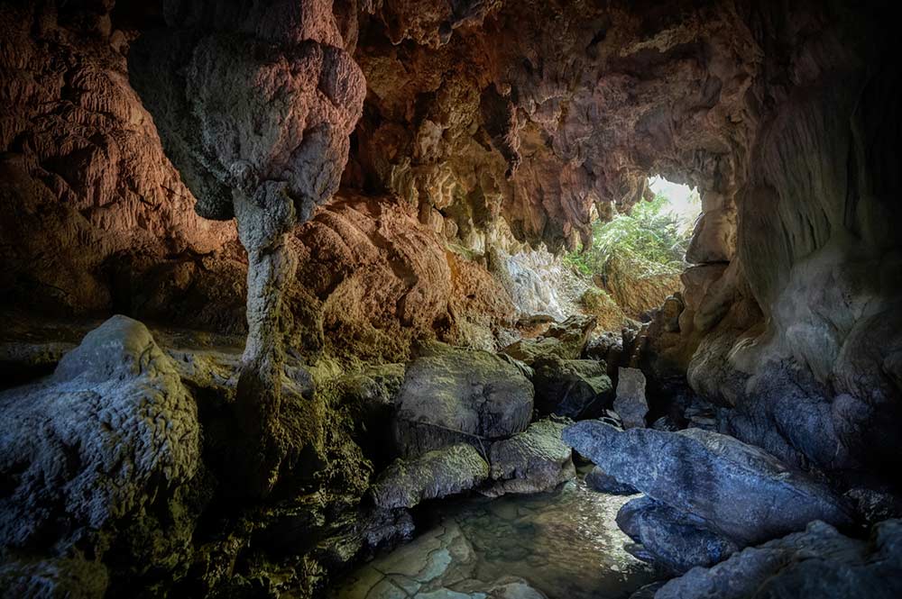 西表島で洞窟探検