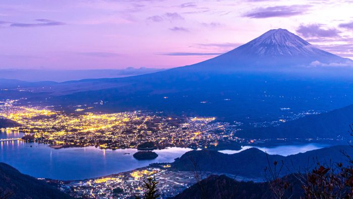 山梨県 日暮れの光景(富士山と河口湖