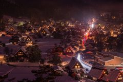 雪景色の白川郷　ライトアップ